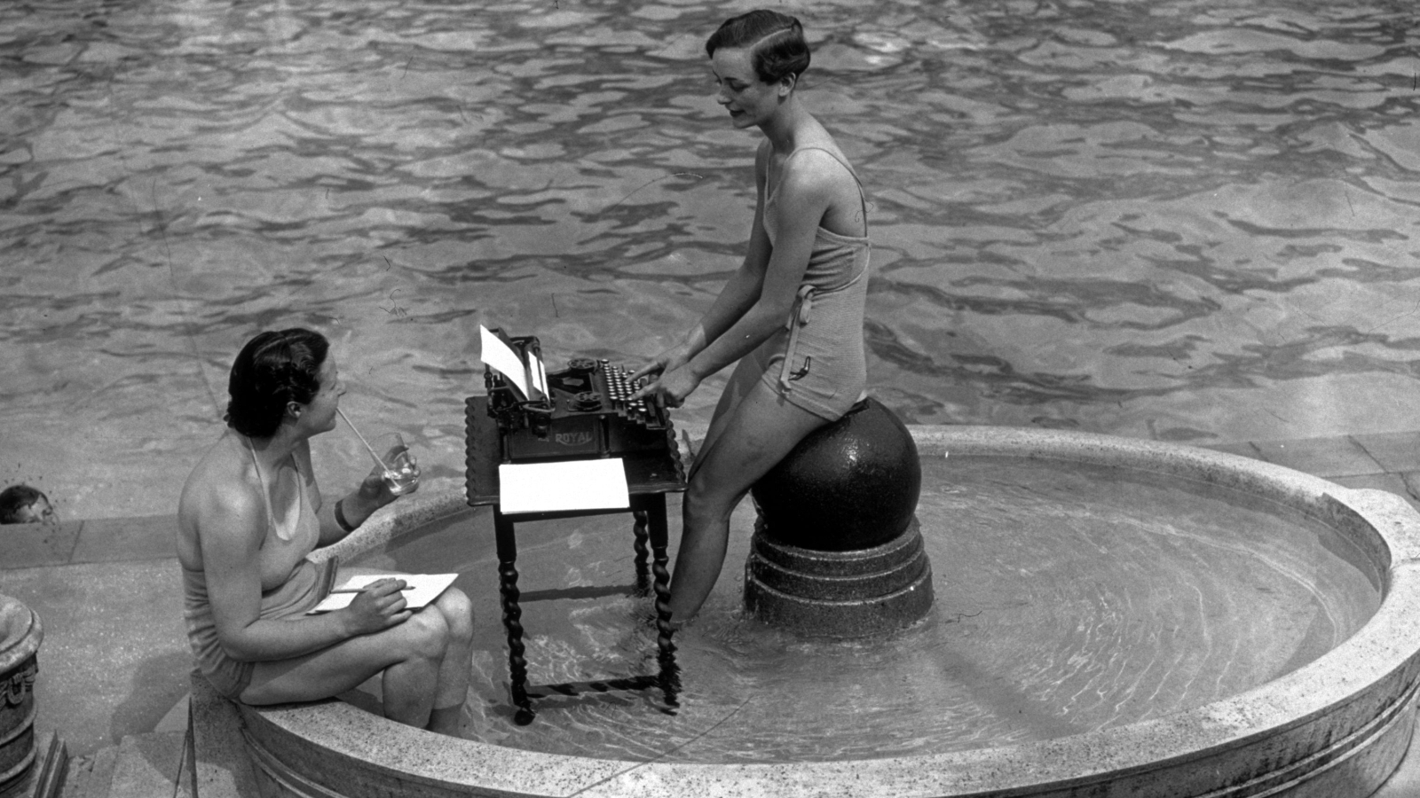 Een schrijver is gewoon een journalist die verslag doet van dingen die gebeuren in een fictieve wereld